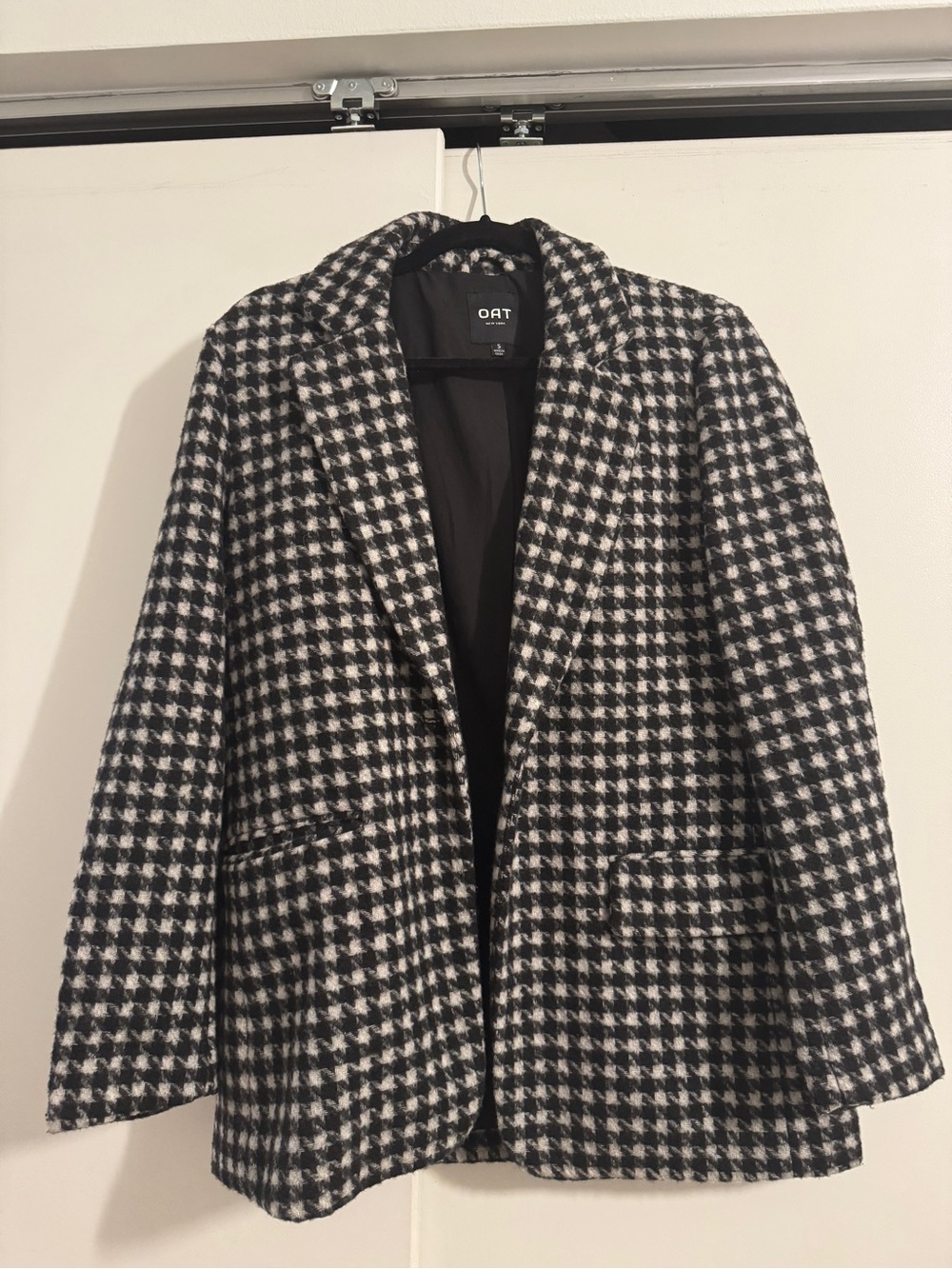 OAT New York Black & White Houndstooth Blazer